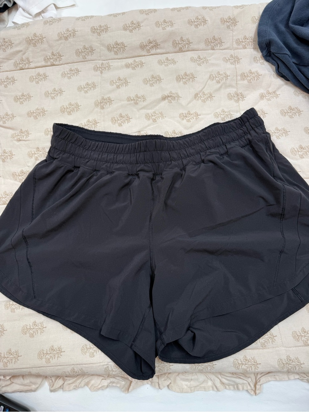 Women's Black lululemon Shorts - Elastic Waist